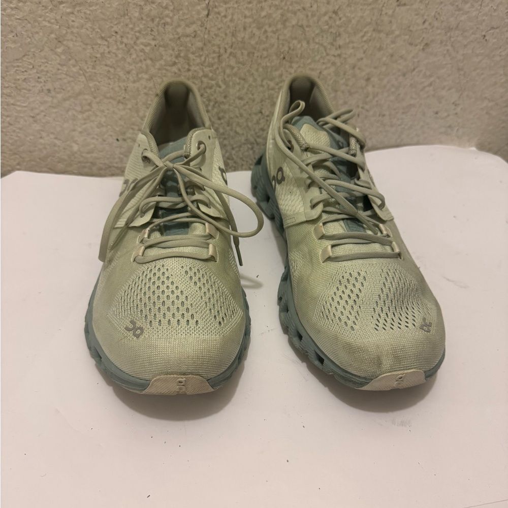 On Running Light Beige and Gray Sneakers 9/40.5